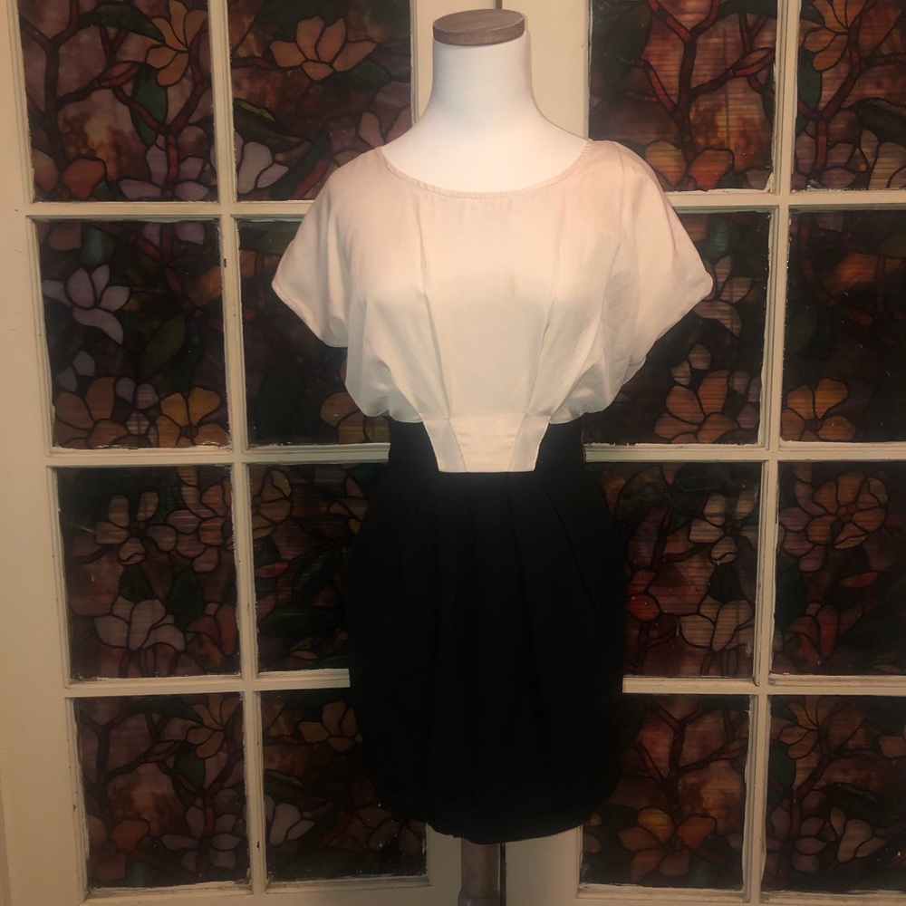 Forever 21 Black and Cream Open back Dress. XS